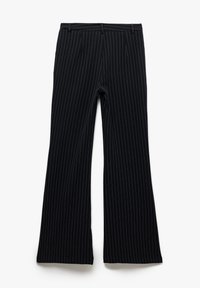 Zwarte flare broek met witte verticale strepen, met een gladde textuur, een maatwerk ontwerp en een standaard tailleband met riemlussen.