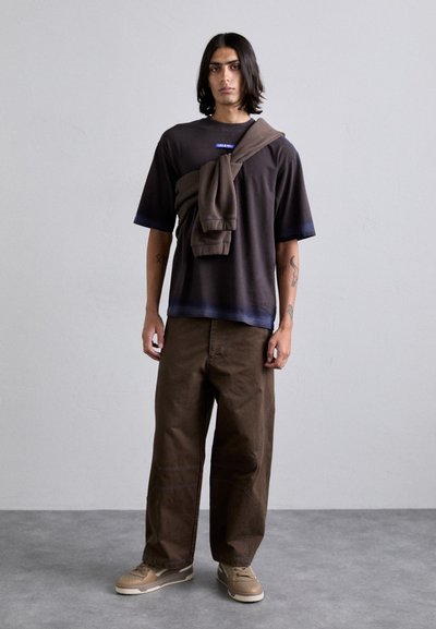 A-COLD-WALL* VERGE - Camiseta estampada - brown