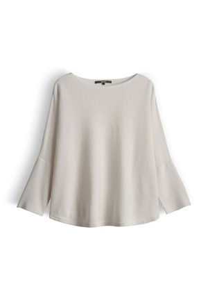 Weißes Langarm-Top in lockerem Schnitt mit weitem Ärmel und rundem Ausschnitt, vor weißem Hintergrund dargestellt.