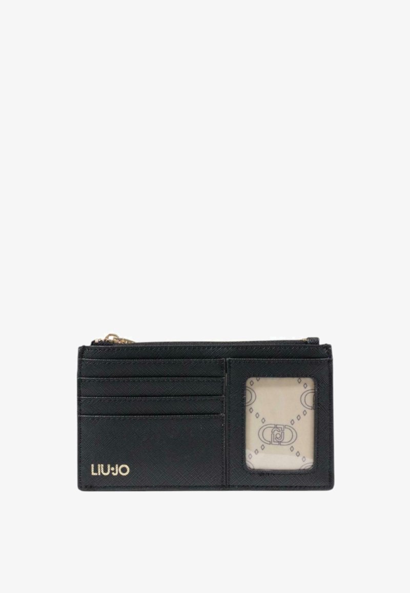 Portafoglio in pelle nera con più scomparti per carte, finestra trasparente per ID e logo dorato "LIU·JO". Caratterizzato da una superficie texture e chiusura con zip.