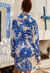 Next COVER-UP REGULAR FIT - Dodatek za na plažo - blue leaf