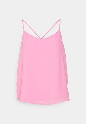 Różowy top na ramiączkach o lekkiej, gładkiej teksturze, z podwójnymi ramiączkami spaghetti i okrągłym dekoltem, stylizowany na luźny krój.