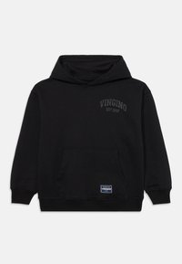 Hoodie noir avec poche kangourou à l'avant, texte "VINGINO EST. 1997" sur la poitrine et un petit écusson de marque rectangulaire sur la poche.
