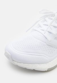 adidas Performance ULTRABOOST 21 - Zapatillas running asfalto - footwear white/grey three