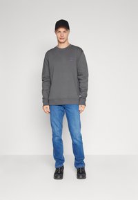 Samsøe Samsøe JOEL CREW NECK - Mikina - volcanic ash
