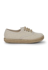 Beige plátěná bota s kulatou špičkou, juty podešví a třemi kovovými očky na šněrování. Má texturovaný povrch a kontrastní šití.