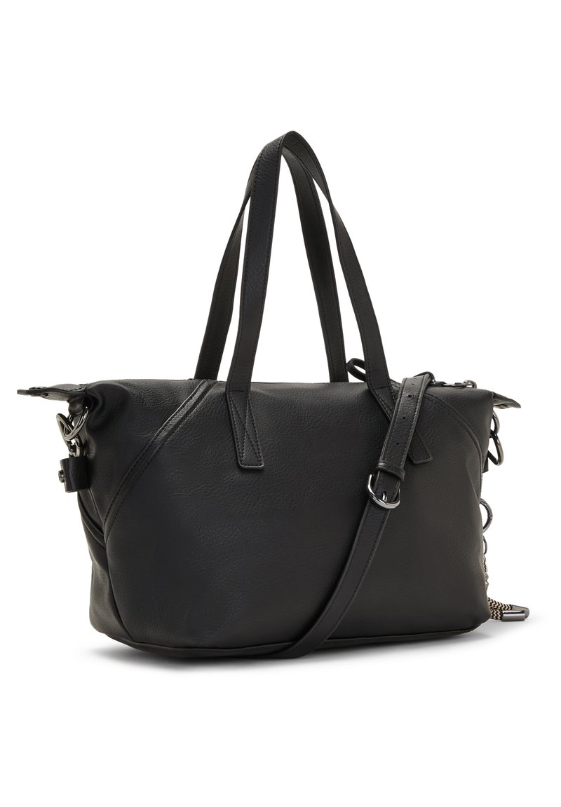 Bolso tote de cuero negro con dos asas superiores y una correa de hombro ajustable. Presenta costuras en ángulo y sutiles acentos de hardware.