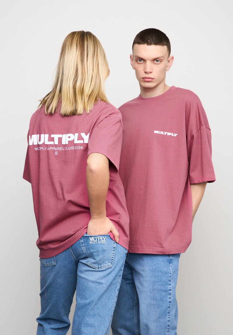 Multiply Apparel FONT  - Triko s potiskem - rose wine