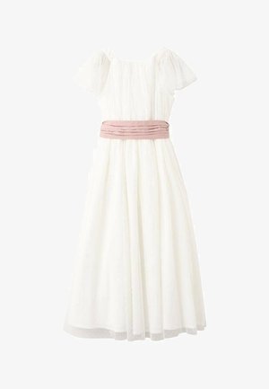 Biała sukienka do kostek z przejrzystymi bufkami na rękawach i teksturowanym gorsetem, z szerokim plisowanym różowym pasem w talii.