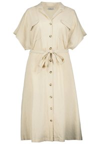 Abito camicia beige realizzato in tessuto leggero. Presenta maniche corte, due tasche sul petto e una vita con cintura per una vestibilità regolabile.
