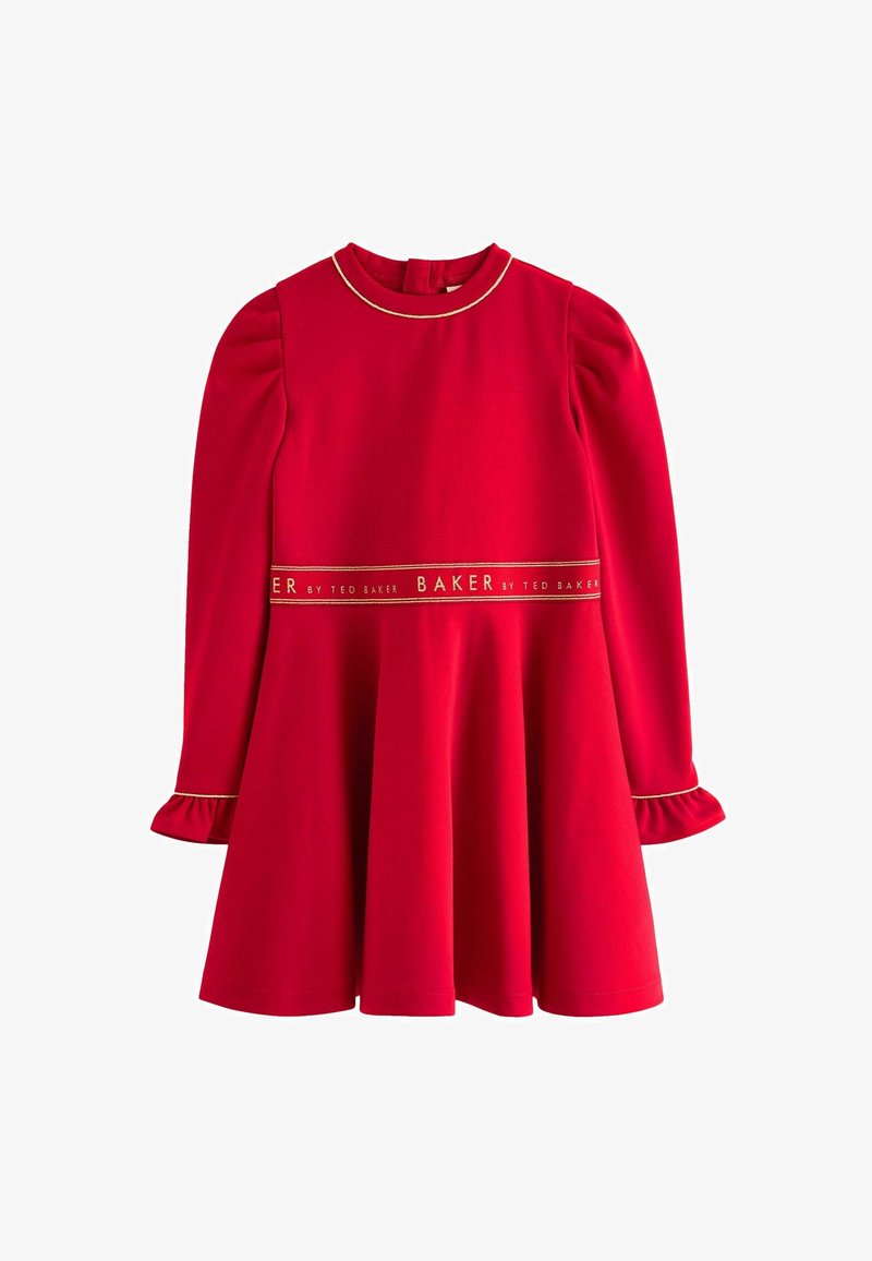 Červené šaty s dlhými rukávmi a volánovými manžetami. Obsahujú textúrovanú tkaninu a opasok so zlatým akcentom s názvom značky. Silueta A-štýlu.