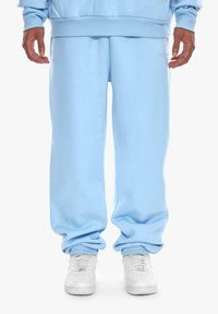 Dropsize - DROP SUPER HEAVY BLANK JOGGER - Pantaloni sportivi - babyblue Immagine in miniatura 1