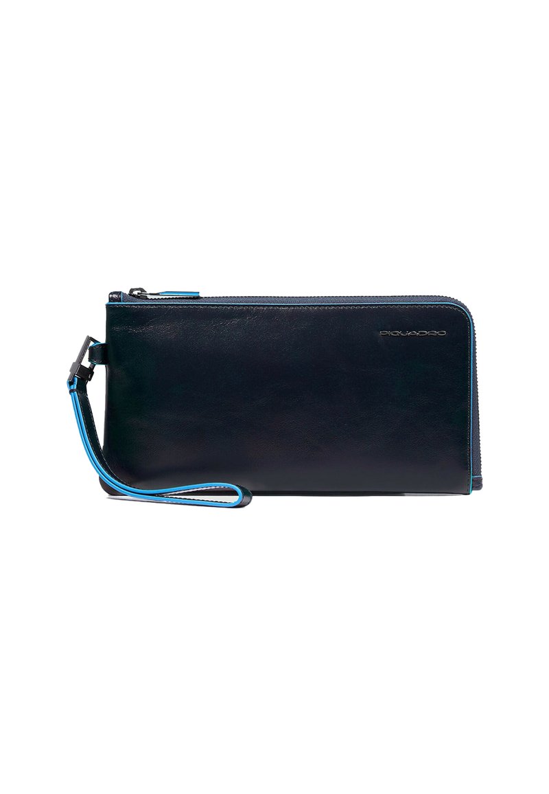 Portafoglio nero in pelle con chiusura a cerniera, dotato di cinturino da polso blu removibile e marchio discreto sul davanti. Texture liscia.