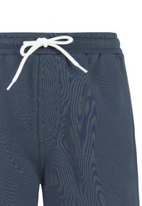 Donkerblauwe joggingbroek met elastische tailleband en witte trekkoord die aan de voorkant in een strik is gebonden, met zakken aan de zijkant.