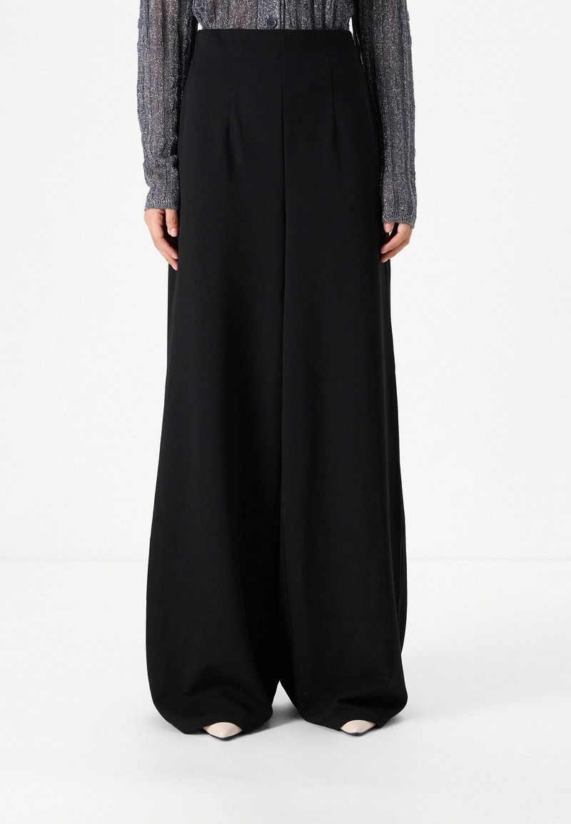 Vero Moda Tall VMLIVA SUPER WIDE PANTS - Nohavice - black