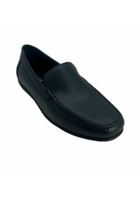 Scarpa nera in pelle senza lacci con una texture liscia, punta arrotondata e dettagli di cucitura sottili lungo il bordo superiore e la suola.