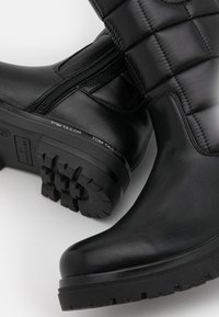 TOM TAILOR Botas con plataforma - black