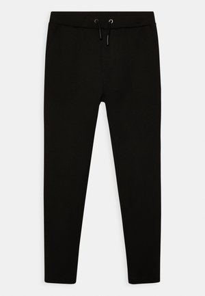 Sort slim-fit sweatpants med elastisk linning og snøre, vist fladt på hvid baggrund. Ingen synlige logoer eller mønstre.