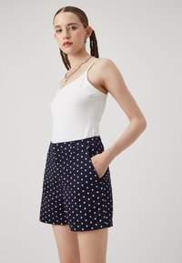 GAP DOWNTOWN  - Short - indigo polka dot