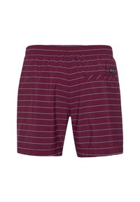 Bordeaux zwemshorts met horizontale lichtblauwe strepen, elastische tailleband en een achterzak met een klein labelpatch.