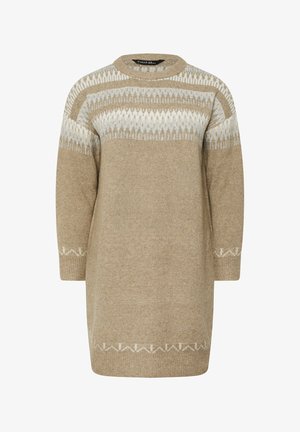 Beige trui met een ronde hals en driekwartmouwen. Heeft een textuurpatroon in wit en lichtblauw over de borst.