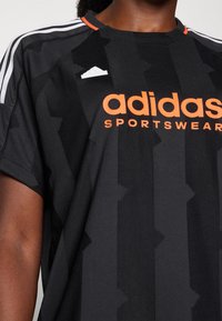 adidas Sportswear TIRO CUT STRIPES BOYFRIEND - Marškinėliai su spaudiniu - black