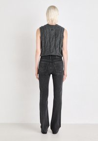 Levi's® TWISTED 725 - Bootcut piegriezuma džinsi - shining brighter