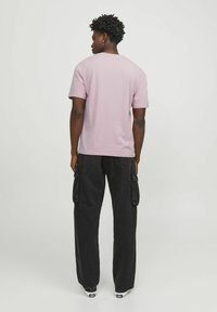 Jack & Jones JORVESTERBRO CREW NECK - T-shirt imprimé - pink nectar