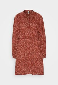 Rotes Blumenkleid mit langen Ärmeln, gerafftem Ausschnitt und elastischem Taillenbund. Besitzt kleine weiße und gelbe Blumenmuster auf leichtem Stoff.