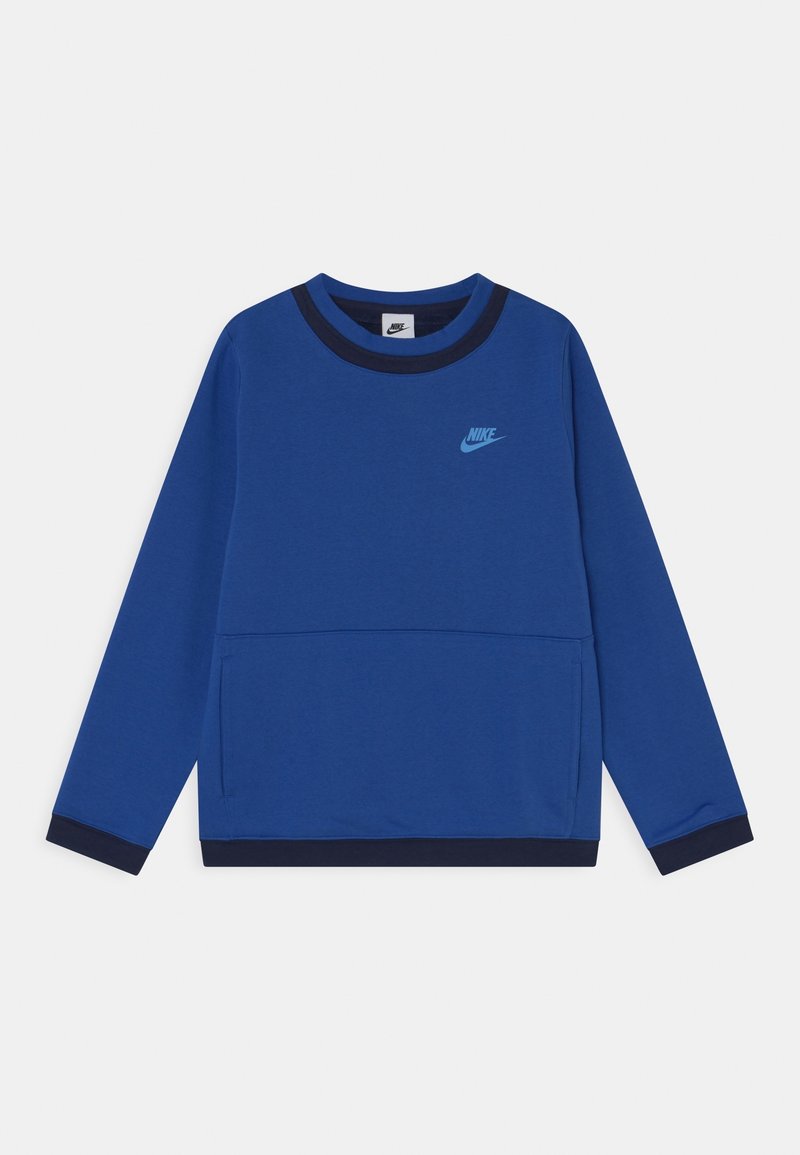 Sudadera de Nike de manga larga en azul con cuello, puños y dobladillo en un azul más oscuro, que presenta un pequeño logo de Nike en la parte superior del pecho.