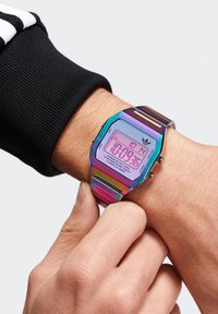 adidas Originals Montre à affichage digital - pink