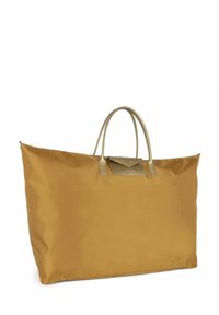 Grande borsa tote in tessuto giallo senape con manici e accenti metallici dorati. Presenta una parte superiore strutturata e una base piatta per garantire stabilità.
