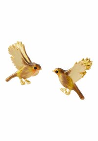 Boucles d'oreilles en forme d'oiseau ton or avec des accents marron et jaune, des détails complexes de plumes et des yeux en perles noires.