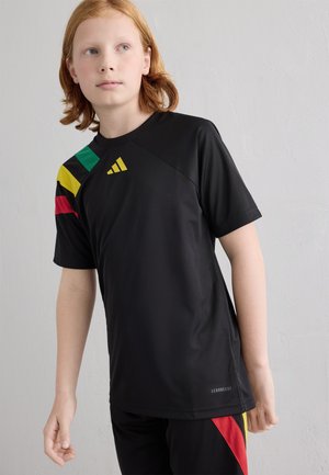 adidas Performance FORTORE 23 - Μπλουζάκι με στάμπα - black team green team yellow team collegiate red