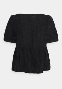 Czarny top wykonany z teksturowanej tkaniny z kwiatowymi wzorami, z krótkimi bufiastymi rękawami i fasonem peplum.