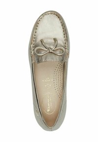 Metalliske guld loafers med rund tæerne, sløjfedetalje og perforeret indersål. Blødt lædermateriale med syede detaljer langs kanterne.