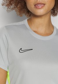 Nike Performance TOP BRANDED - T-shirt de sport - anthrazit