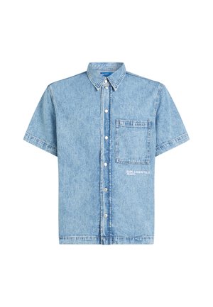 Světle modrá džínová košile s krátkými rukávy, předním zapínáním na knoflíky, jednou náprsní kapsou a logem "Karl Lagerfeld Jeans" pod kapsou.