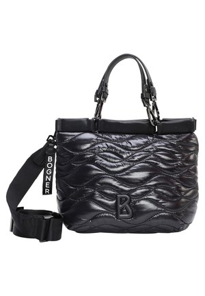 Schwarze gesteppte Schultertasche mit verstellbarem Träger, oberen Griffen und „B“-Logo auf der Vorderseite, mit „BOGNER“-Etikett an der Seite.