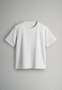 Thumbnail Image 3