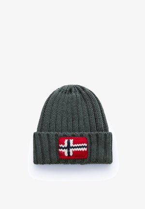 Bonnet tricoté en gris foncé avec une texture côtelée. Équipé d'un patch rouge avec un design du drapeau norvégien blanc et bleu sur le revers.