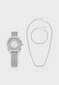 Nevybráno, silver-coloured