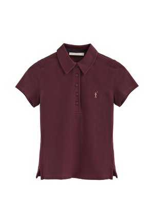 Burgunderfarbendes Polo-Shirt mit kurzen Ärmeln und Kragen, Fünf-Knopf-Leiste, Seitenschlitzen und einem gestickten Logo auf der linken Brust. Glatte Textur.