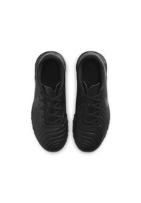 Scarpe da ginnastica nere con un design elegante e testurizzato e modelli a onda prominenti sulla parte superiore. Presentano lacci e suole interne imbottite.