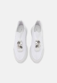 Noclaim KARYM - Sapatilhas - white