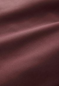 Unselected, burgundy red