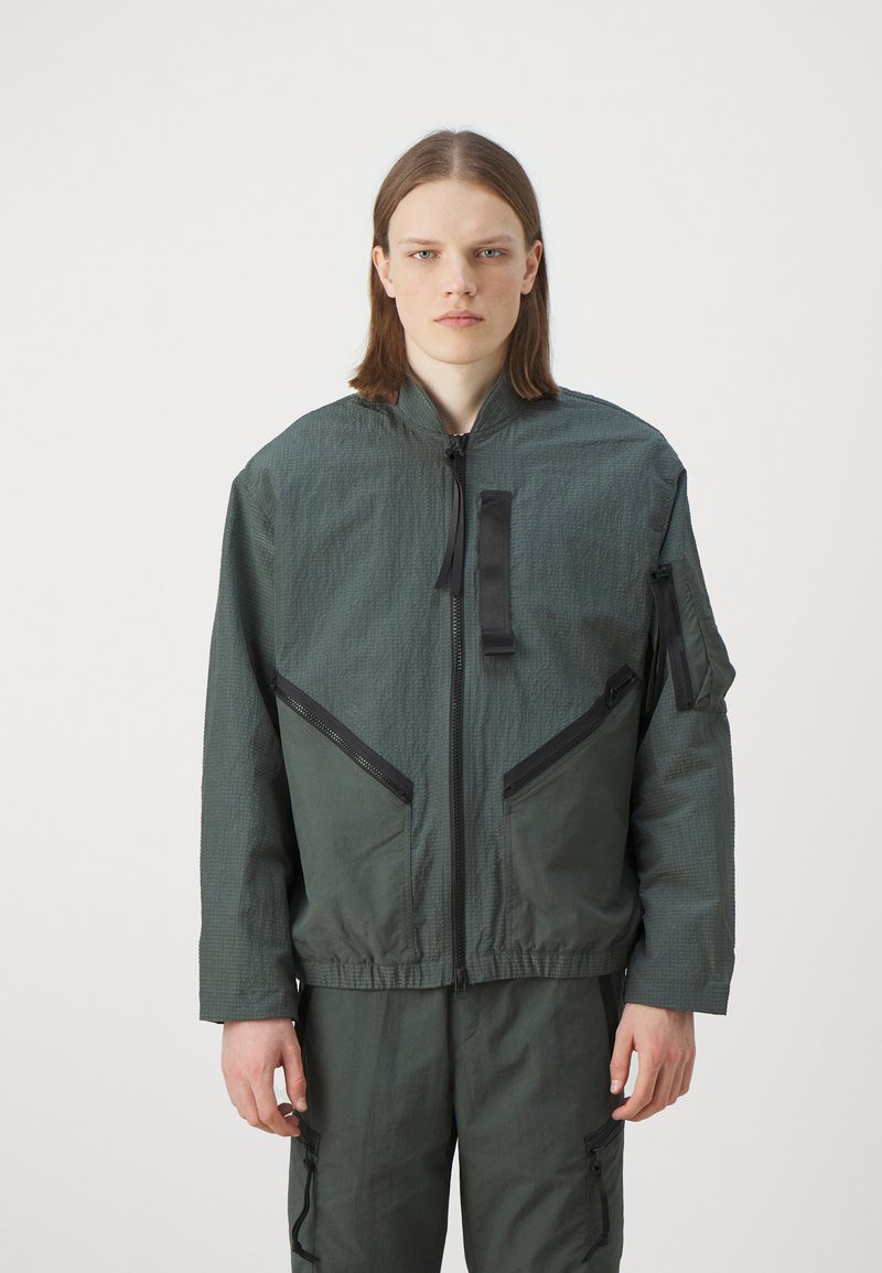 Armani Exchange - BLOUSON - Windbreaker - dark green, Enlarge