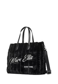 Borsa a mano in ecopelliccia nera con texture trapuntata, dotata di manici in pelle nera e ricamo "Marc Ellis NEW YORK" in bianco. Tracolla removibile.