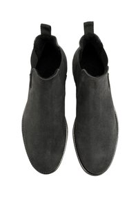 Czarne zamszowe botki za kostkę z gładką fakturą, elastycznymi bocznymi panelami i płaskimi podeszwami z przeszyciami.