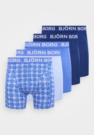 Viis paari meeste bokserpükse erinevates sinistes toonides, millel on Björn Borgi brändiga värvlid; eesmine paar on geomeetriliste mustritega.